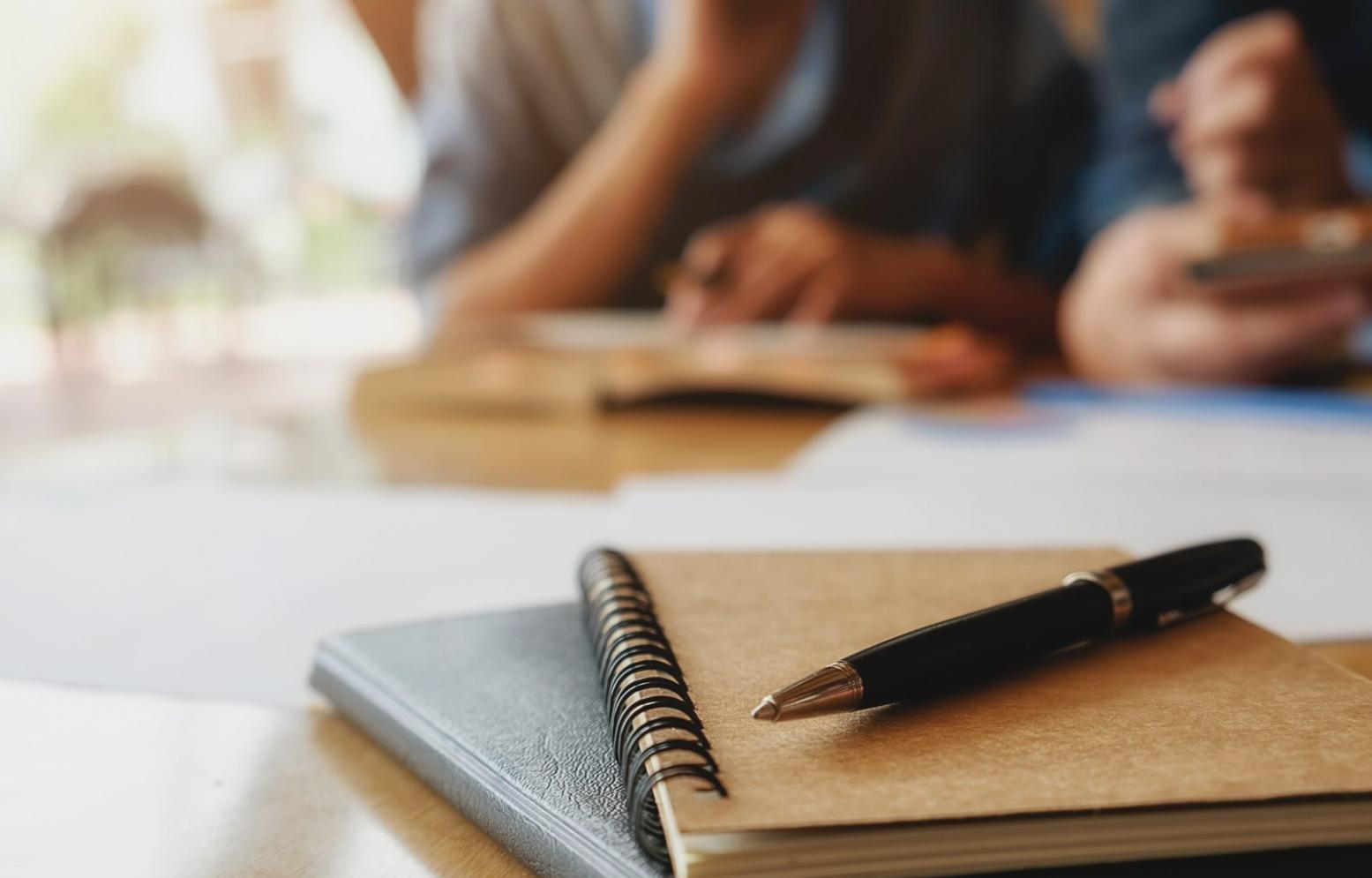 Sesión de trabajo en análisis de datos financieros